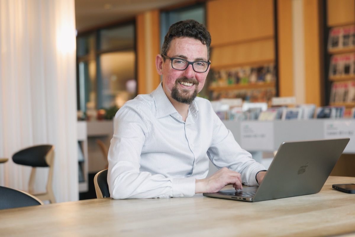 René Goedhart achter een laptop